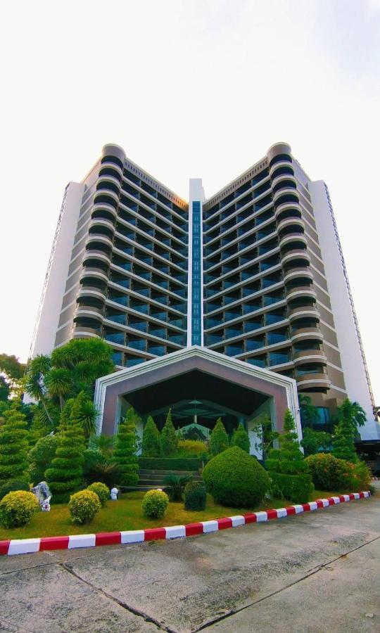 First Pacific Cirrus Hotel Pattaya Buitenkant foto