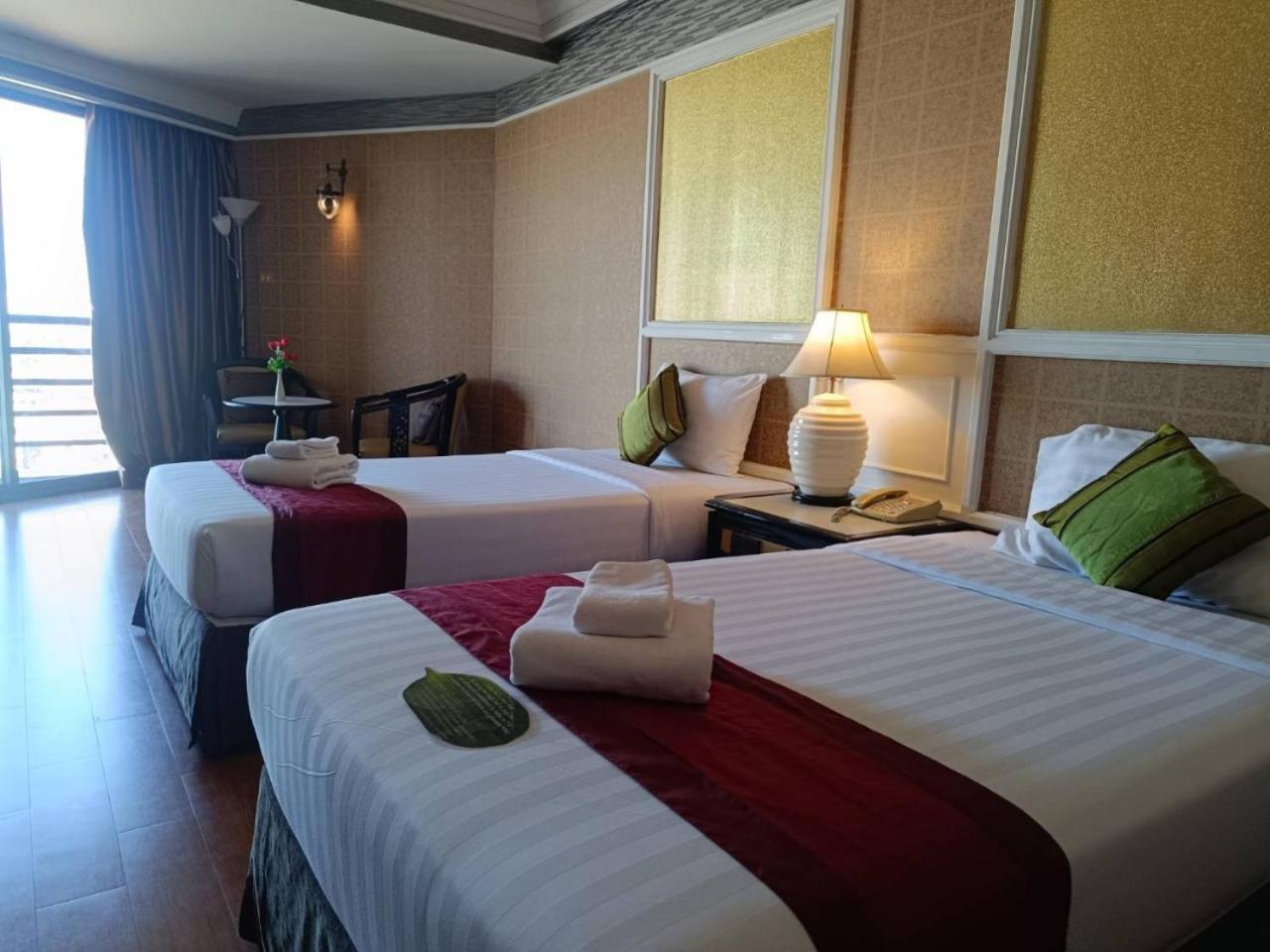 First Pacific Cirrus Hotel Pattaya Buitenkant foto