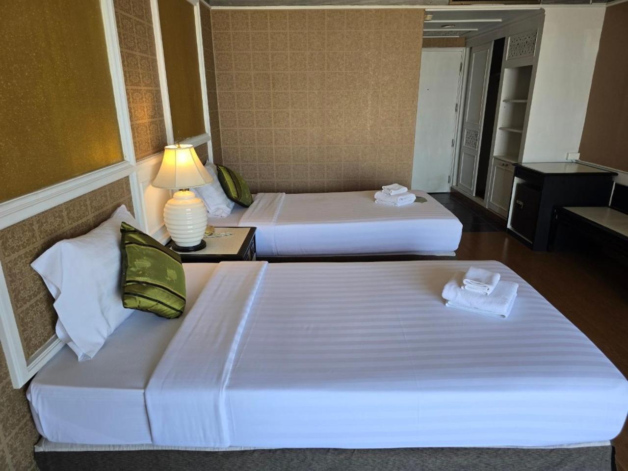 First Pacific Cirrus Hotel Pattaya Buitenkant foto