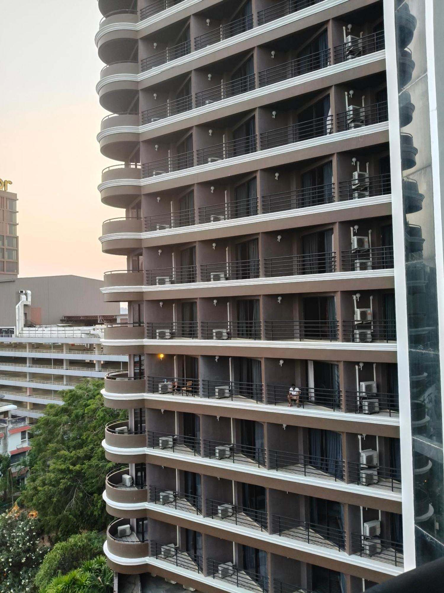 First Pacific Cirrus Hotel Pattaya Buitenkant foto
