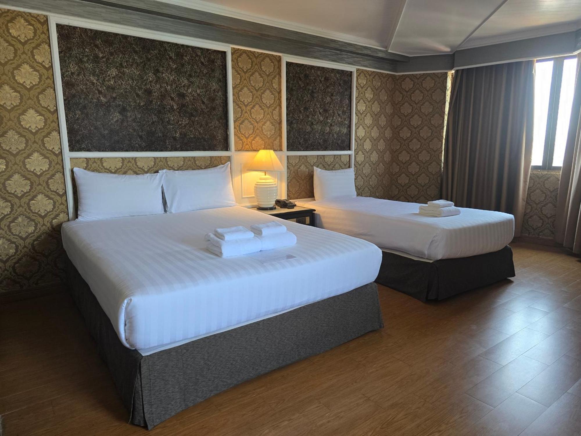 First Pacific Cirrus Hotel Pattaya Buitenkant foto