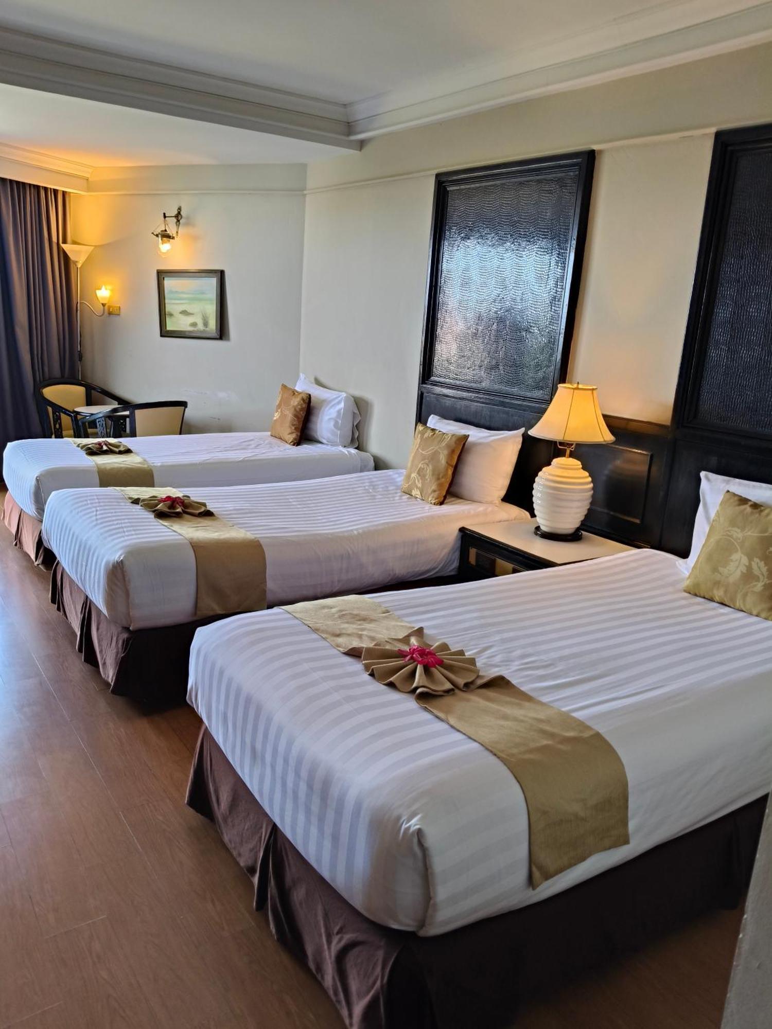 First Pacific Cirrus Hotel Pattaya Buitenkant foto
