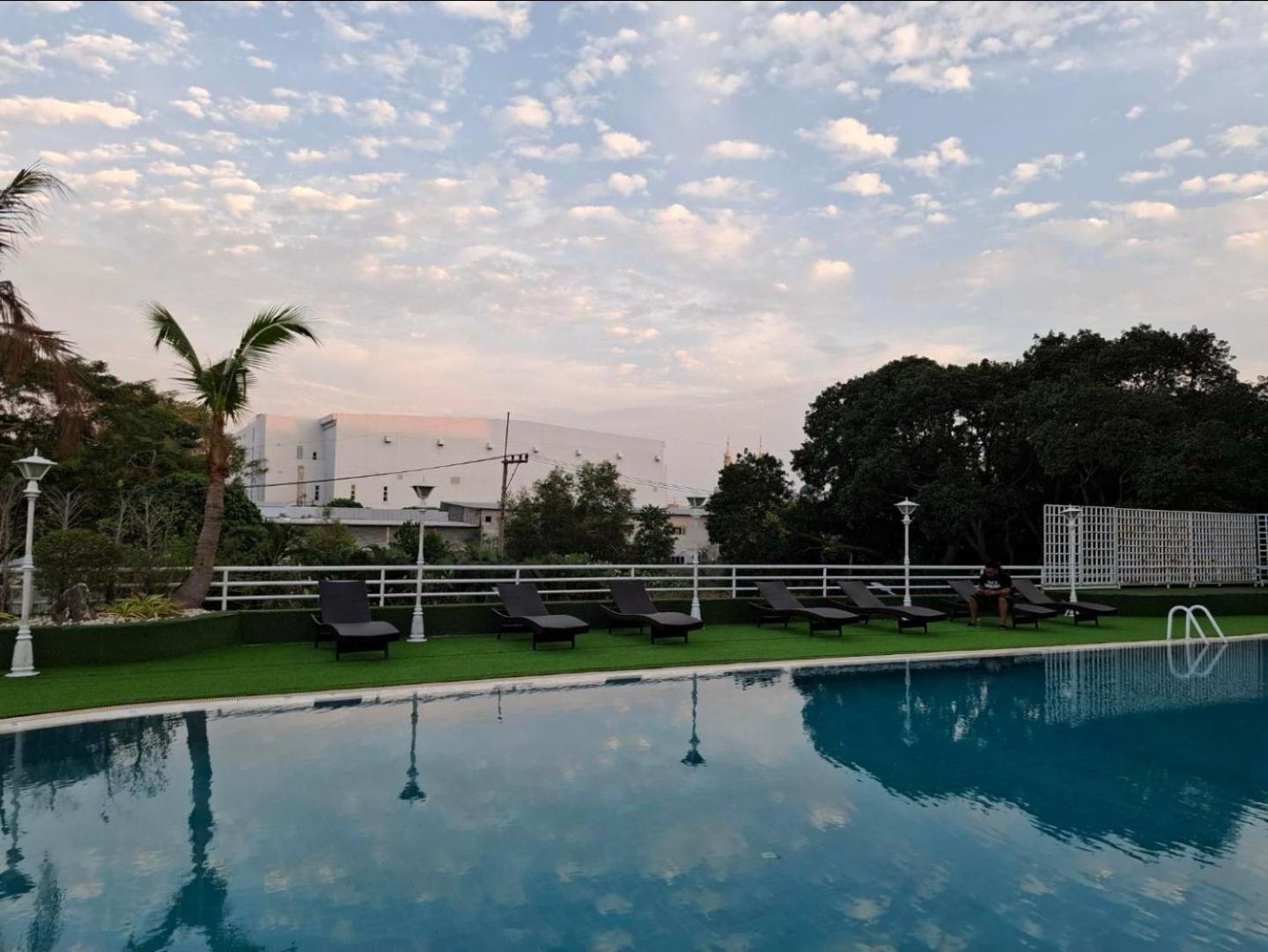 First Pacific Cirrus Hotel Pattaya Buitenkant foto