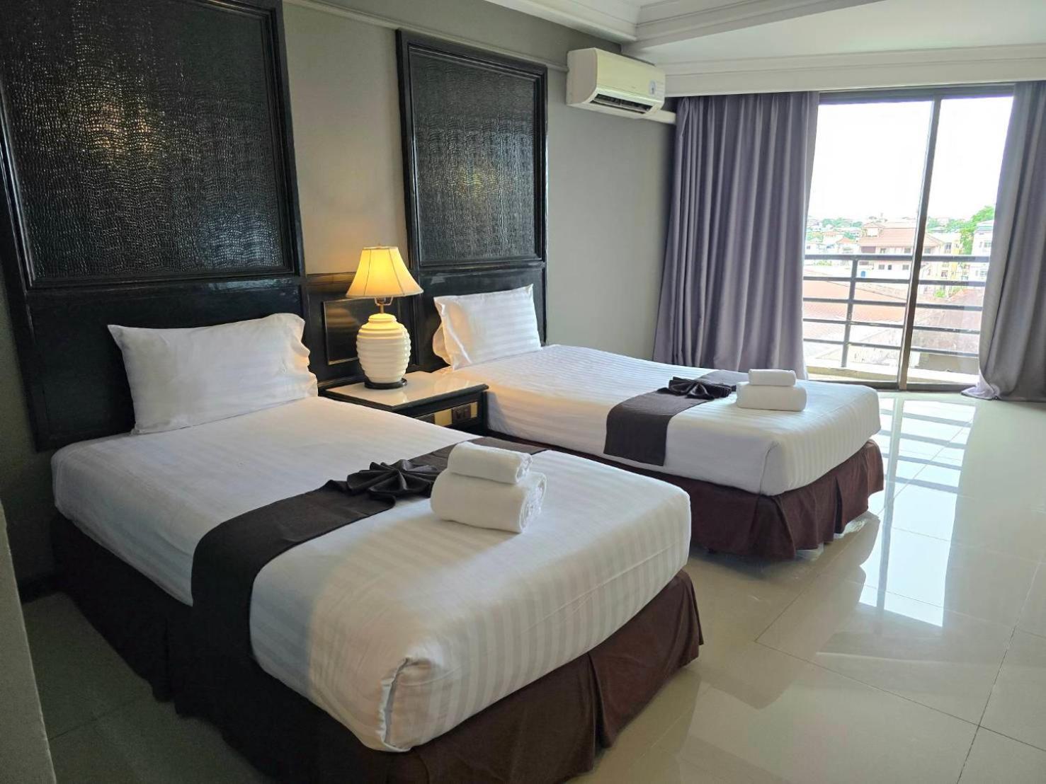 First Pacific Cirrus Hotel Pattaya Buitenkant foto