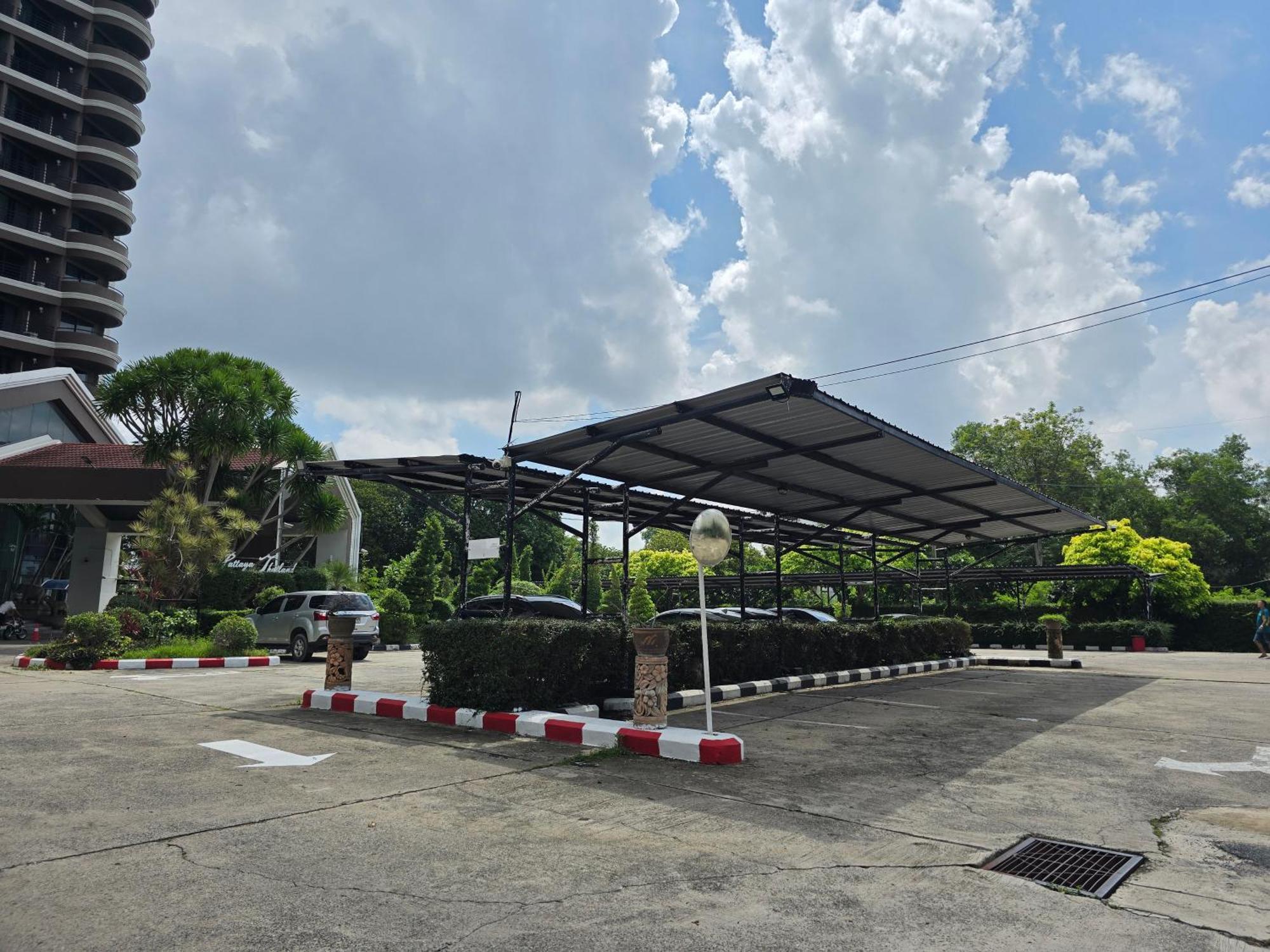 First Pacific Cirrus Hotel Pattaya Buitenkant foto