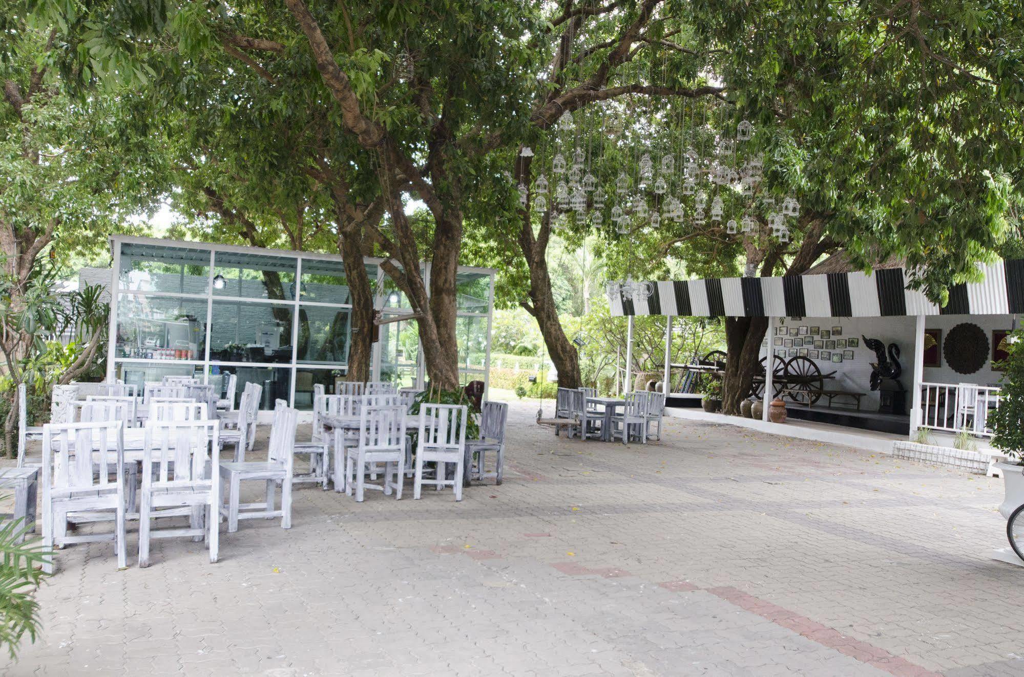 First Pacific Cirrus Hotel Pattaya Buitenkant foto