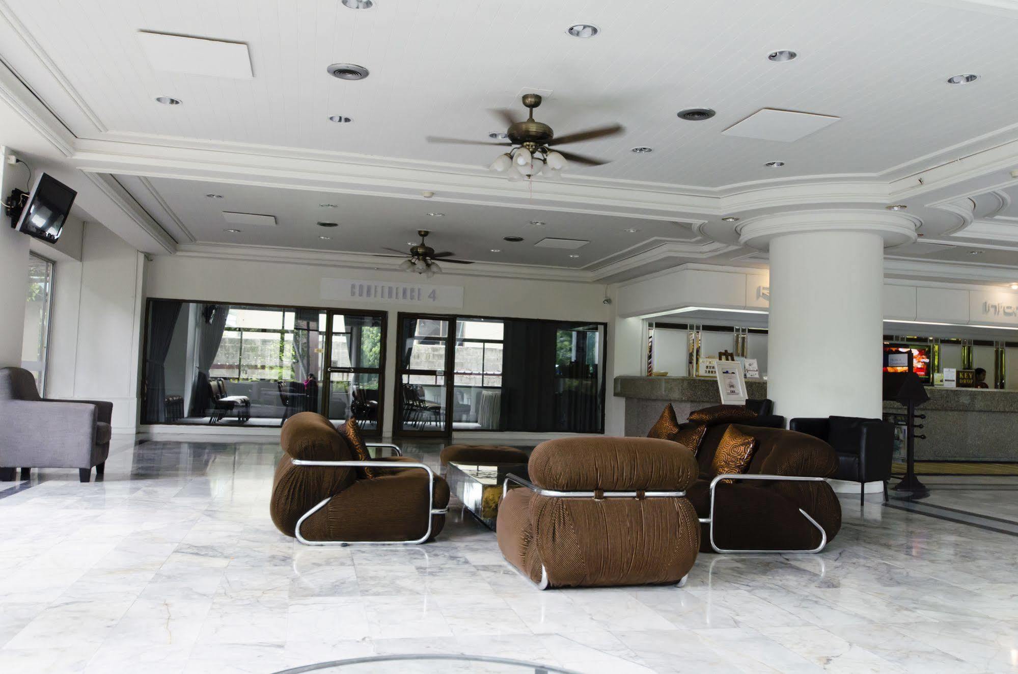 First Pacific Cirrus Hotel Pattaya Buitenkant foto