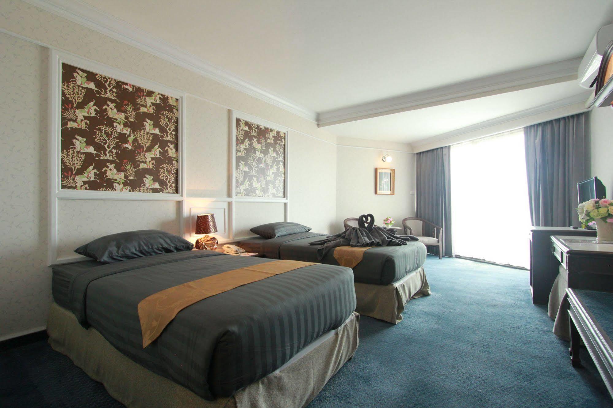 First Pacific Cirrus Hotel Pattaya Buitenkant foto