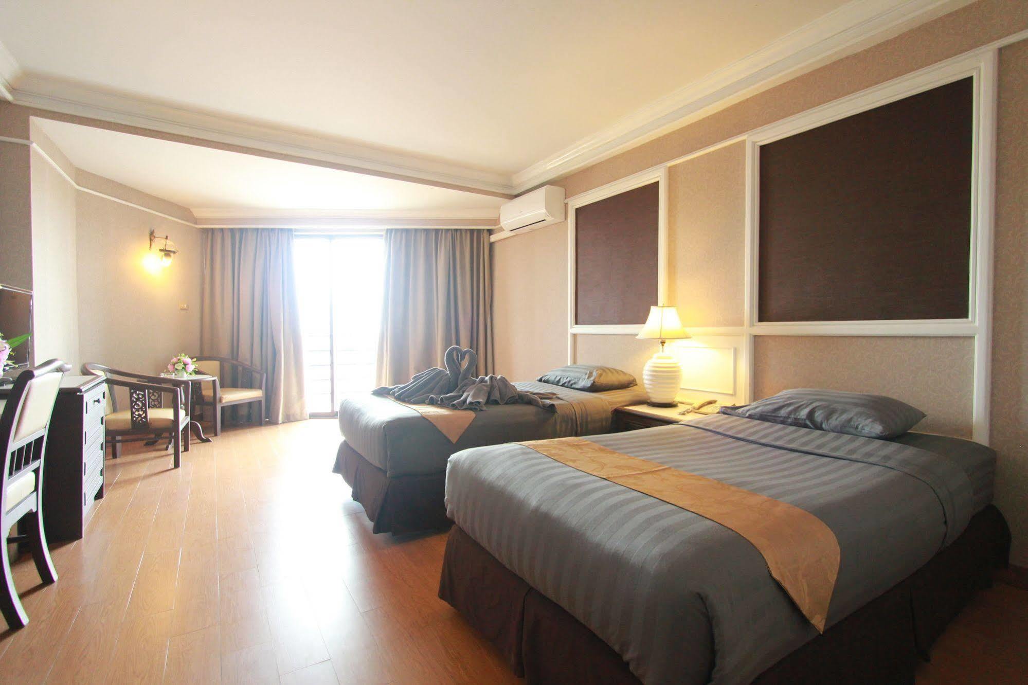 First Pacific Cirrus Hotel Pattaya Buitenkant foto