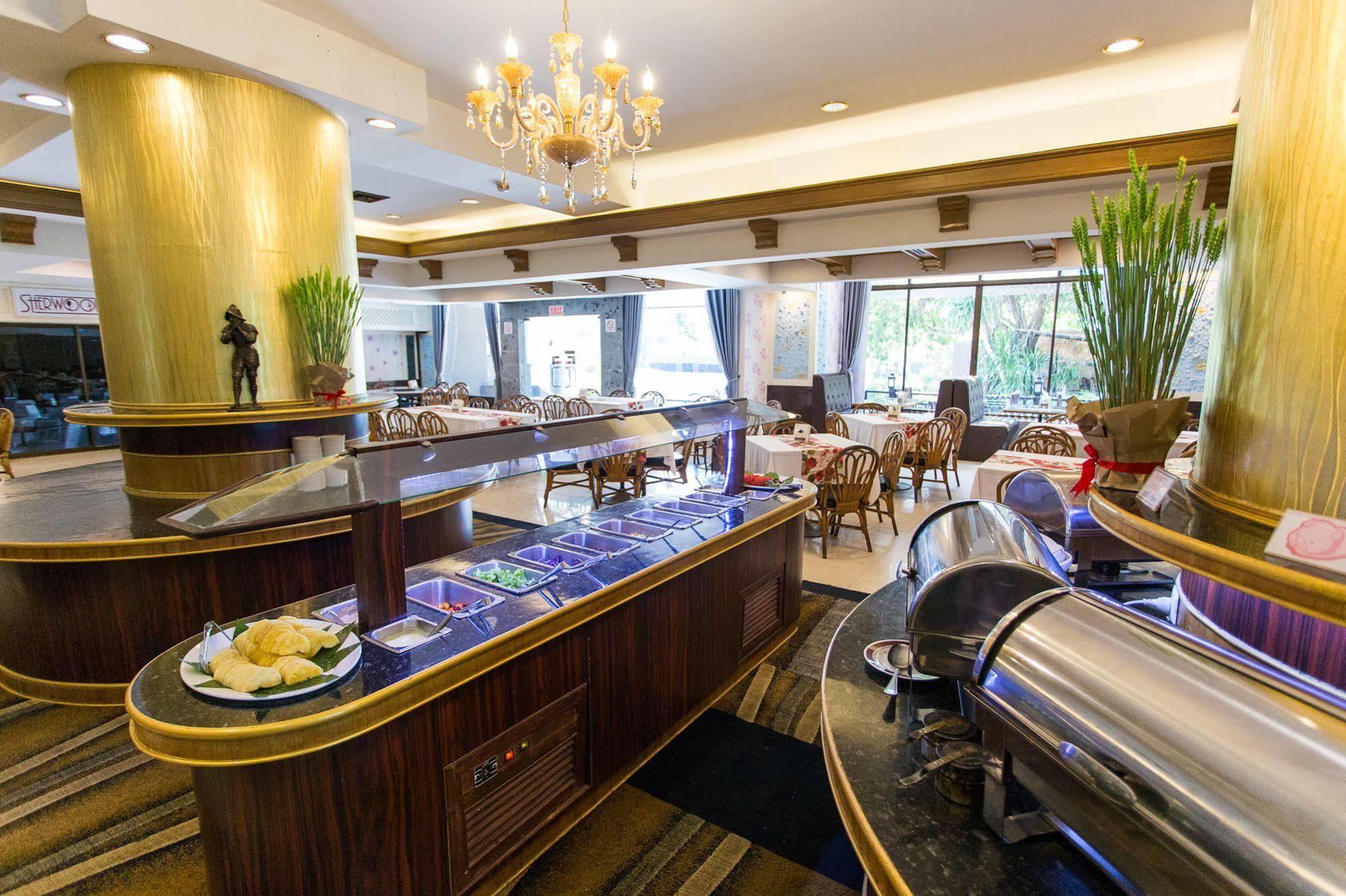 First Pacific Cirrus Hotel Pattaya Buitenkant foto